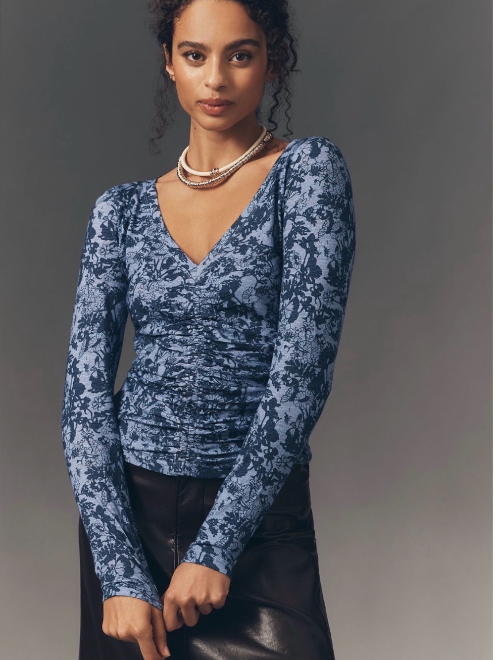 PILCRO LONG-SLEEVE CINCHED V-NECK TOP